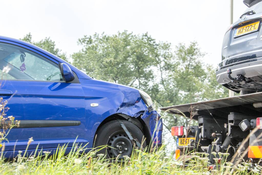 Schade na aanrijding tussen twee voertuigen