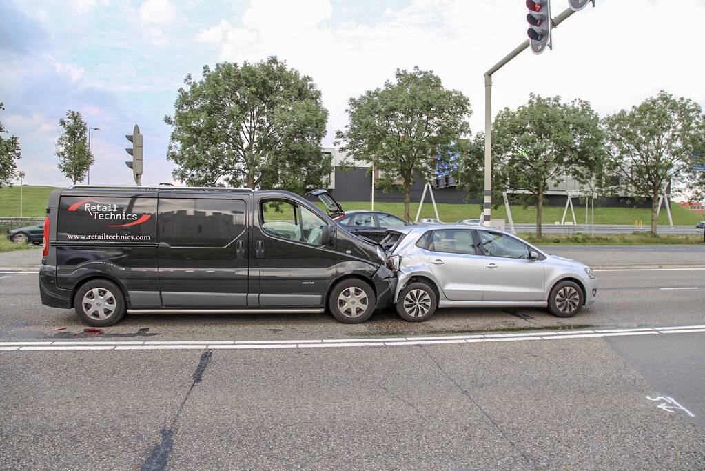 Flinke crash bij kop-staartbotsing