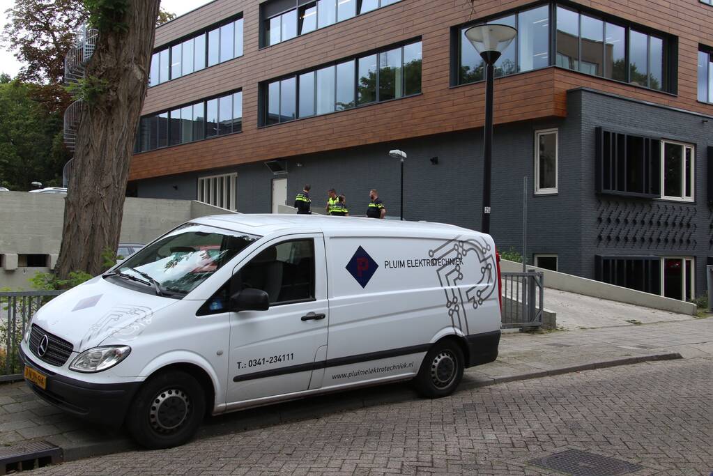 Bestuurder overreden door eigen bestelbus