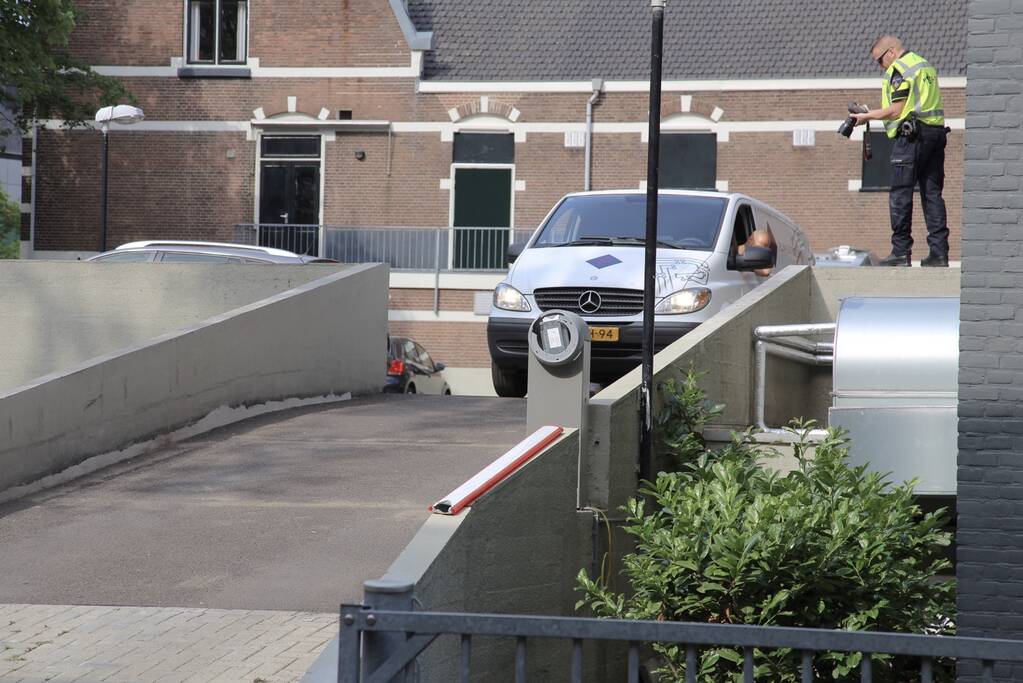 Bestuurder overreden door eigen bestelbus