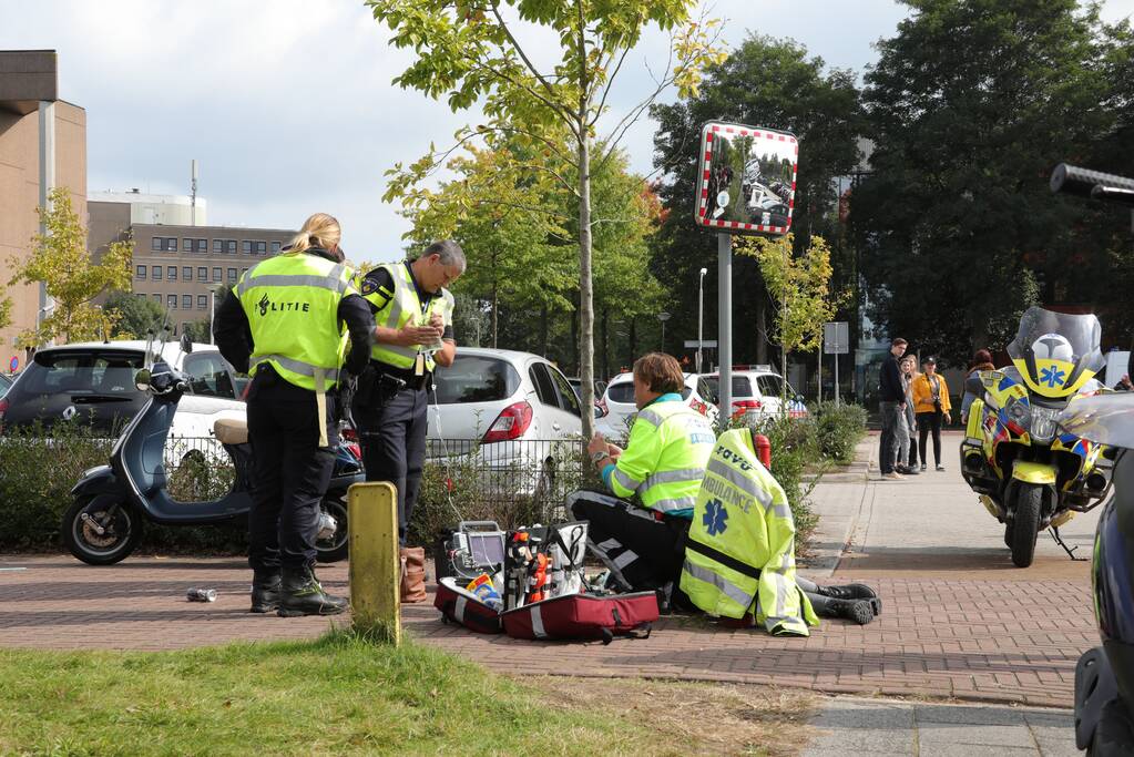 Scooterrijder aangereden door auto
