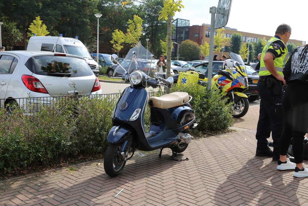 Scooterrijder aangereden door auto