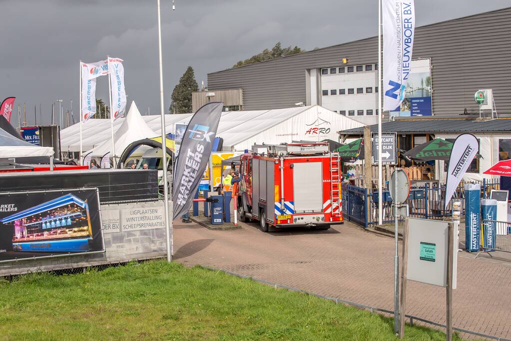 Boot in problemen door afgebroken roer