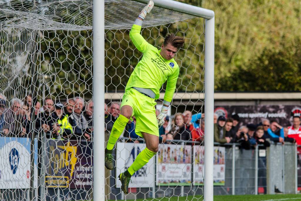 Scootmobiel botst tegen auto