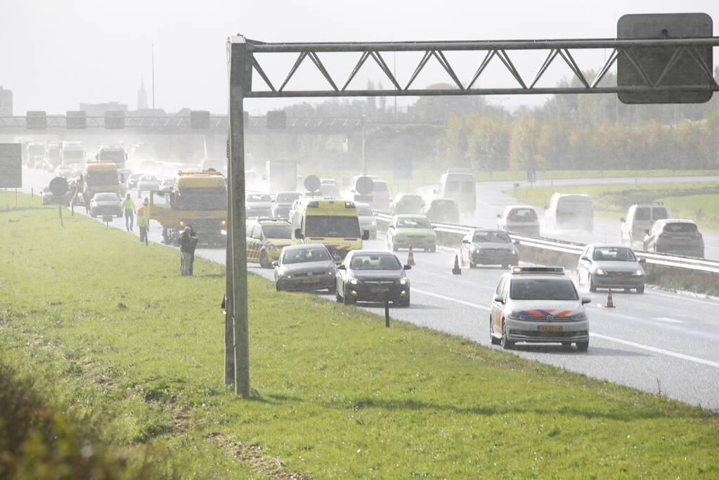 Meerdere voertuigen betrokken bij ongeval op snelweg