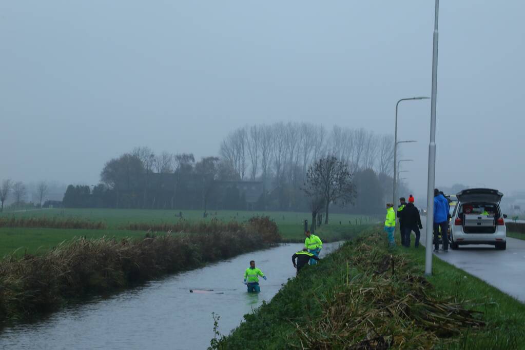 Brommobiel te water bestuurder overleden