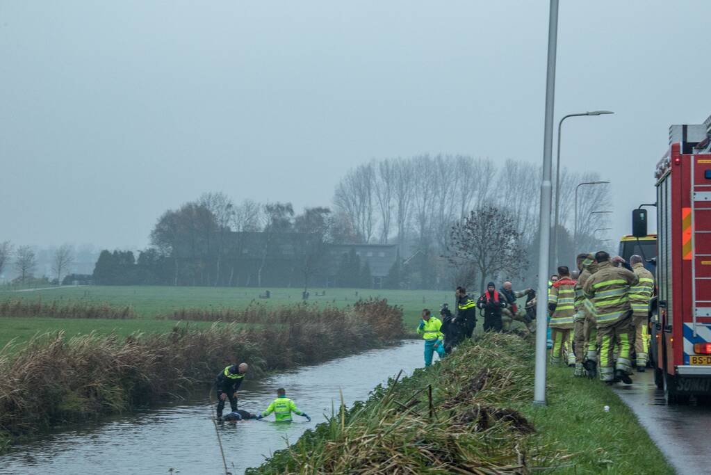 Brommobiel te water bestuurder overleden