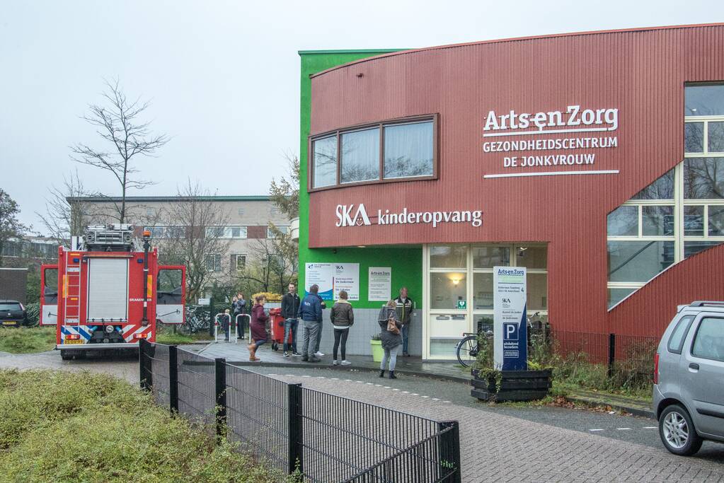 Kinderdagverblijf ontruimd na vreemde lucht