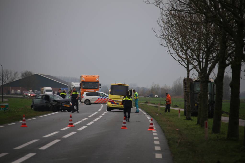 Veel schade na botsing met tractor