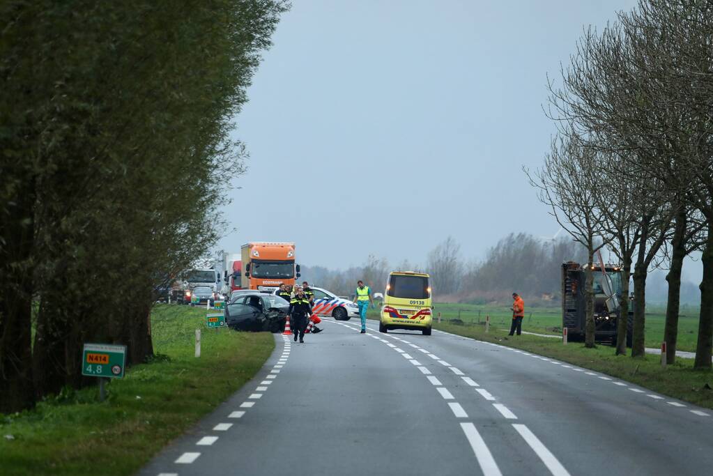 Veel schade na botsing met tractor