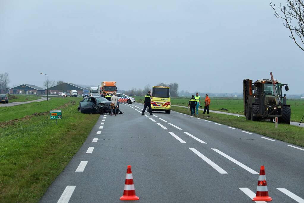 Veel schade na botsing met tractor