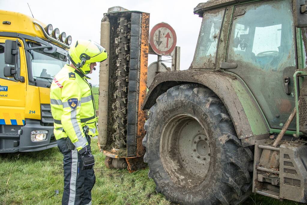 Veel schade na botsing met tractor