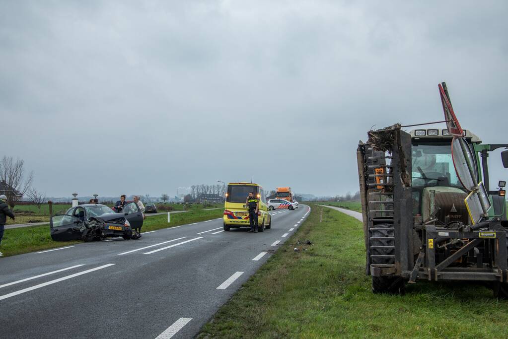 Veel schade na botsing met tractor