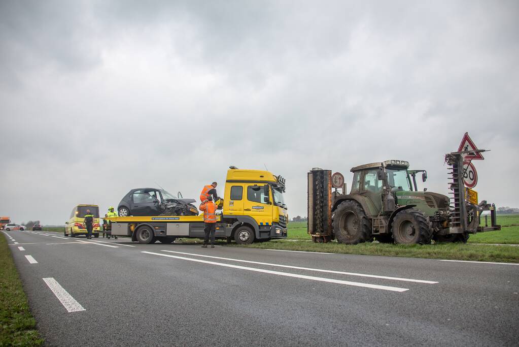 Veel schade na botsing met tractor