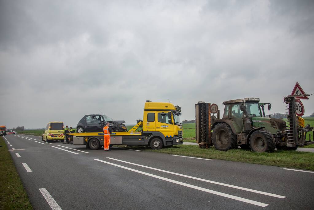 Veel schade na botsing met tractor
