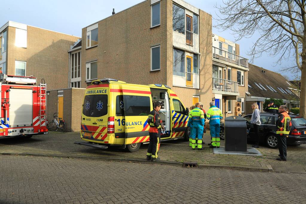 Bewoner en baby onwel bij vreemde lucht