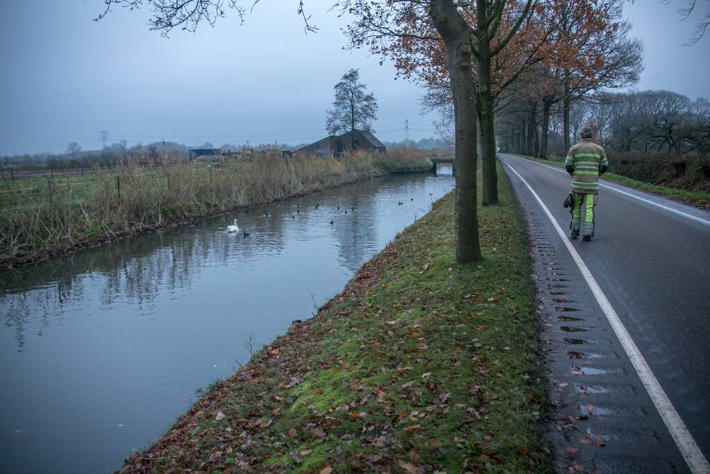 Brandweer en Dierenzorg Eemland redden gewonde zwaan