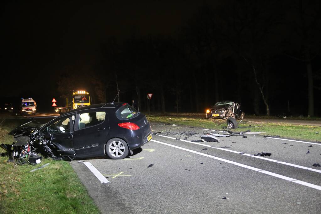 Enorme ravage na frontale aanrijding