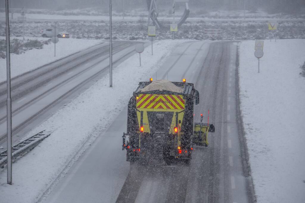 Code rood door sneeuw en gladheid