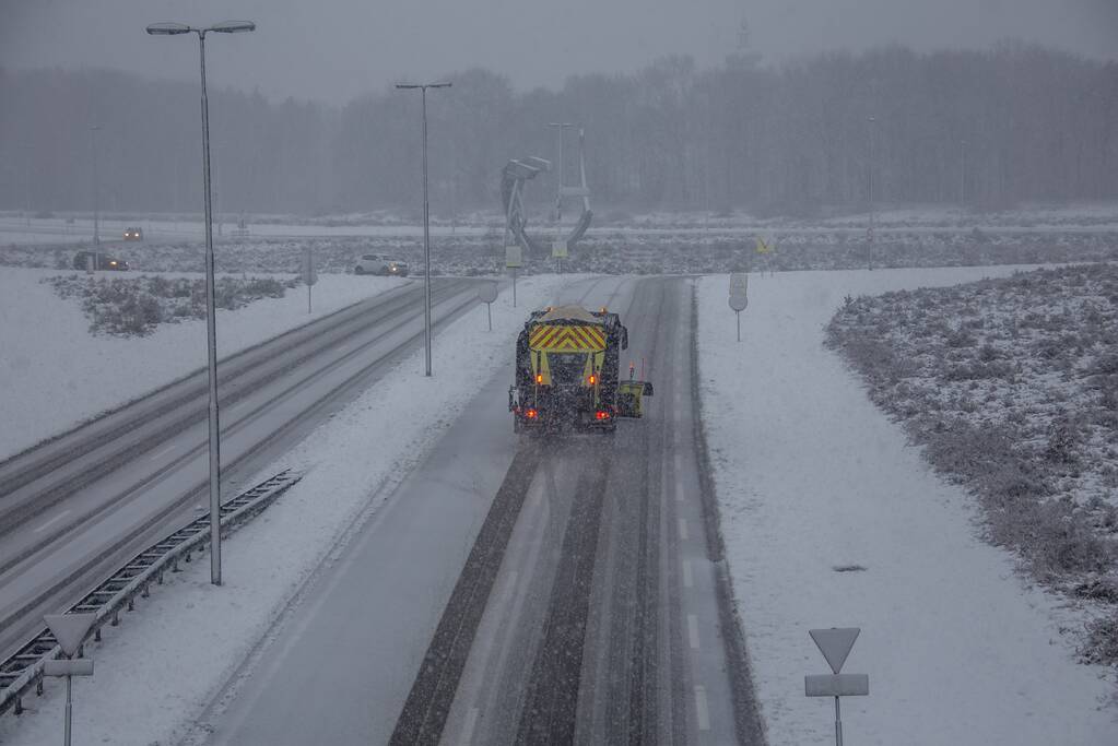 Code rood door sneeuw en gladheid