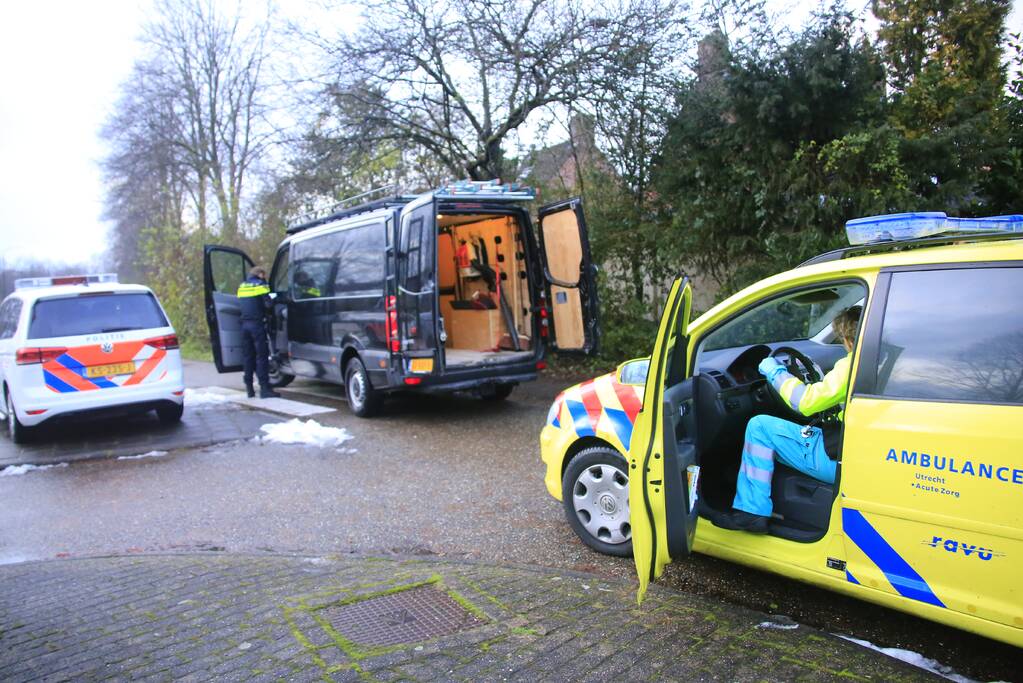 Brommerrijder aangereden door bestelbus