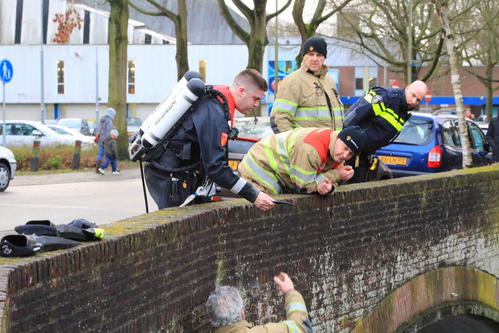 Duikers zoeken naar gedumpte sieraden na inbraak jonge (14) nep Kika-collectanten