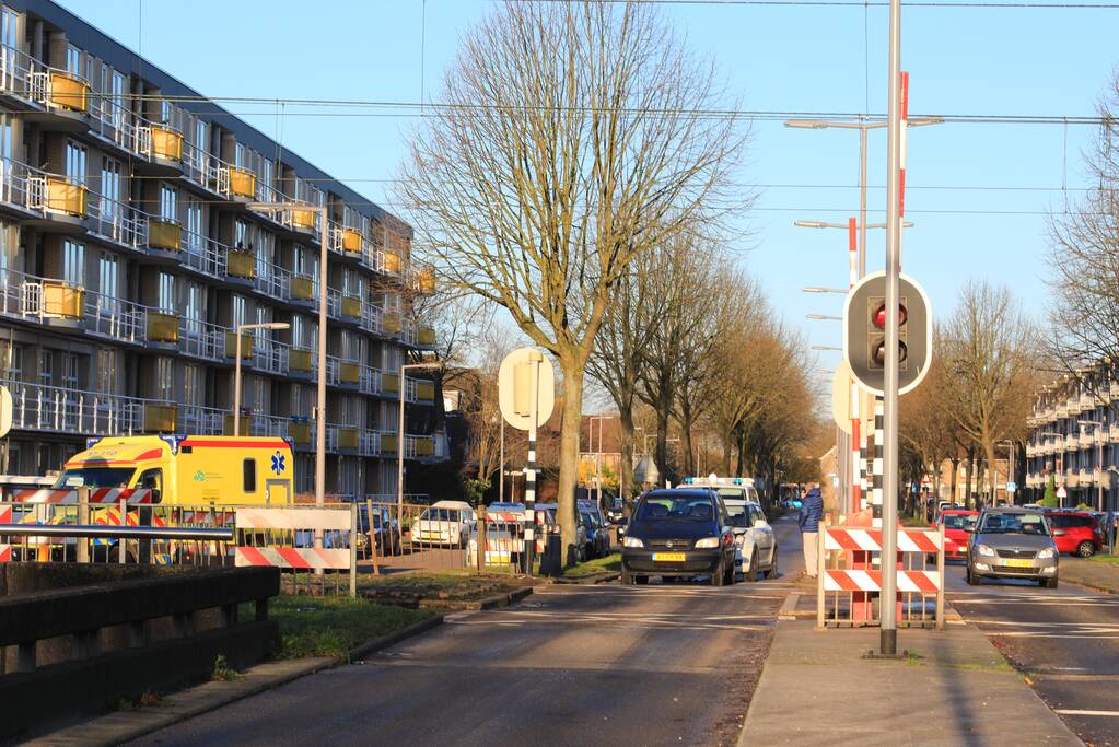Flinke schade na kop-staartbotsing bij spoorwegovergang