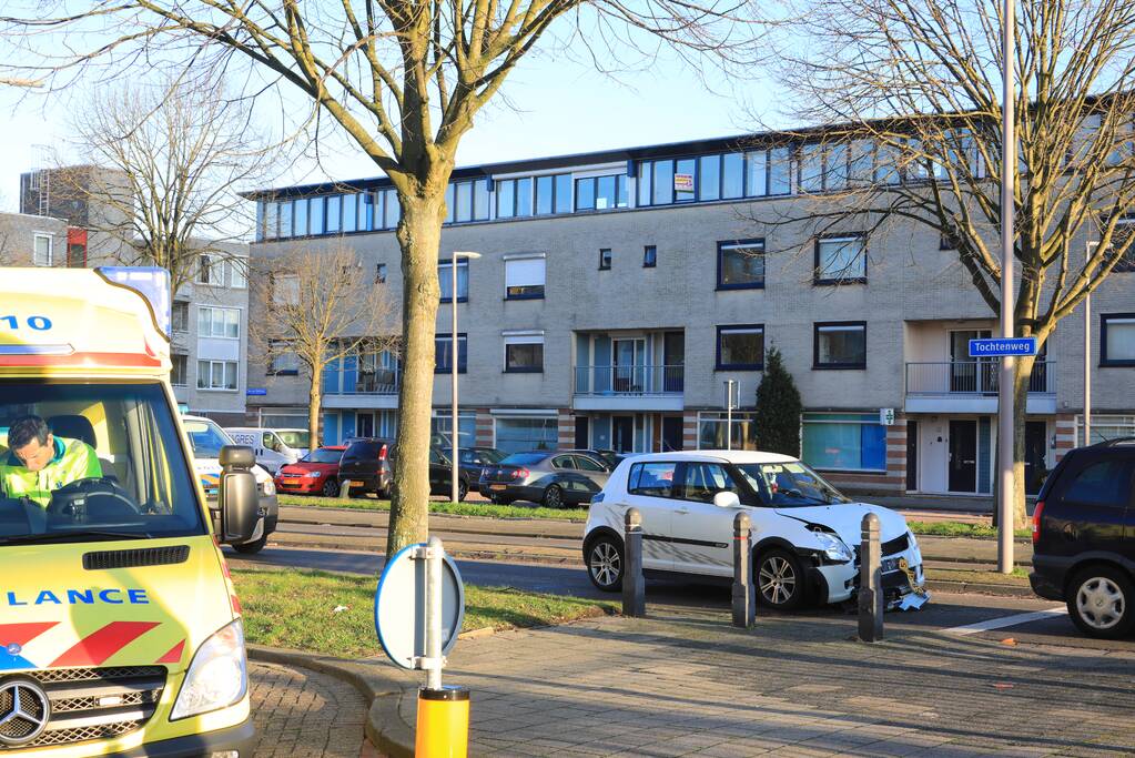 Flinke schade na kop-staartbotsing bij spoorwegovergang