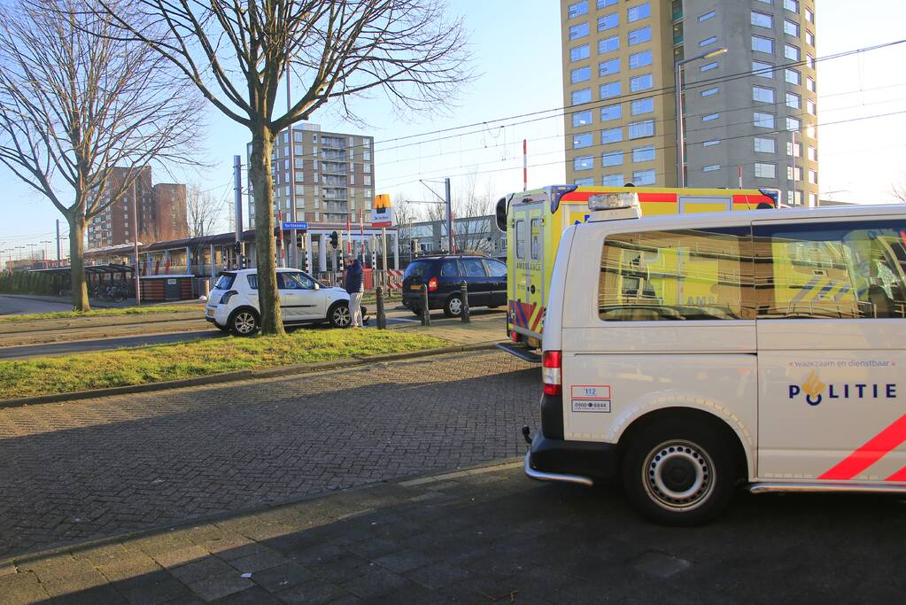 Flinke schade na kop-staartbotsing bij spoorwegovergang