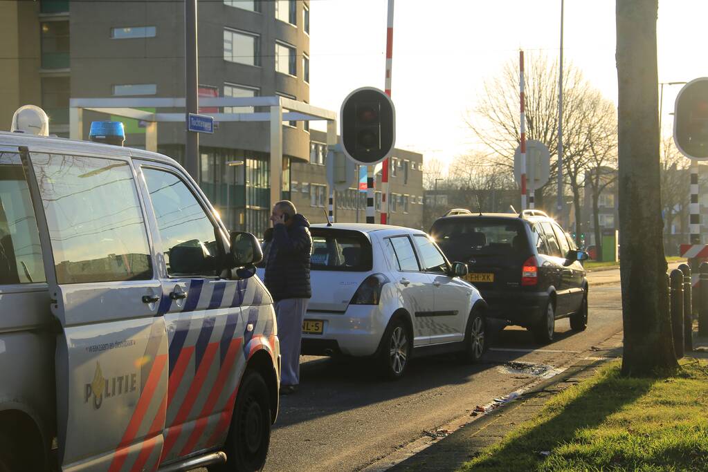 Flinke schade na kop-staartbotsing bij spoorwegovergang