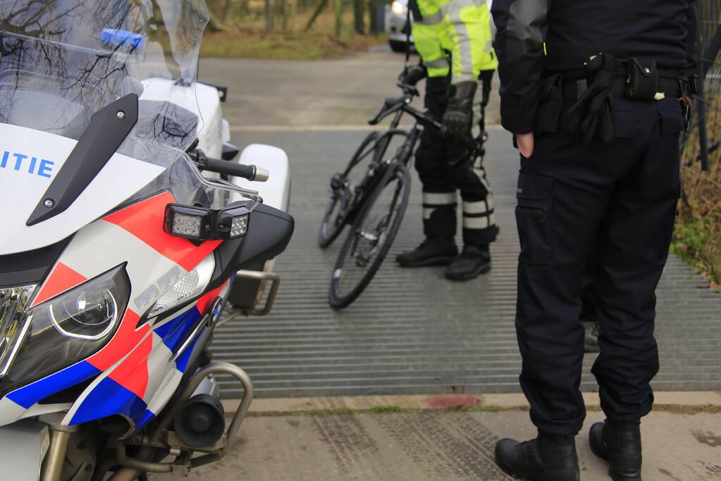 Mountainbiker hard onderuit