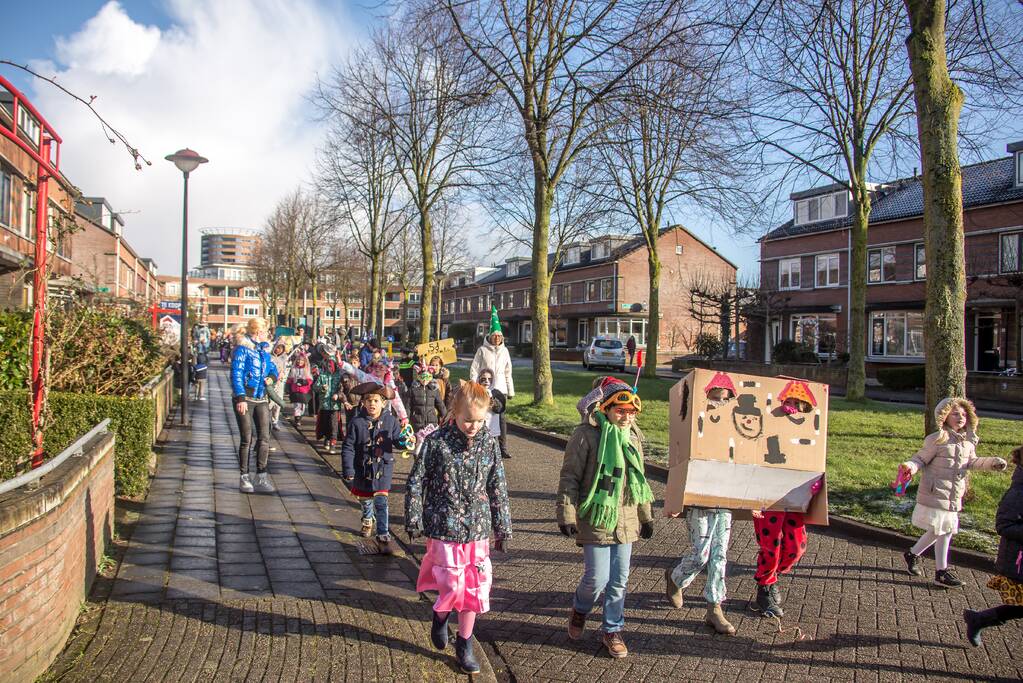 Creatieve en kleurrijke kinderoptocht