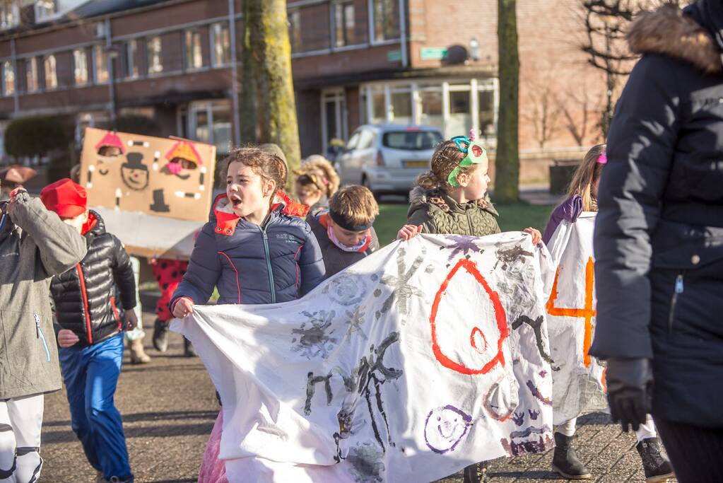 Creatieve en kleurrijke kinderoptocht