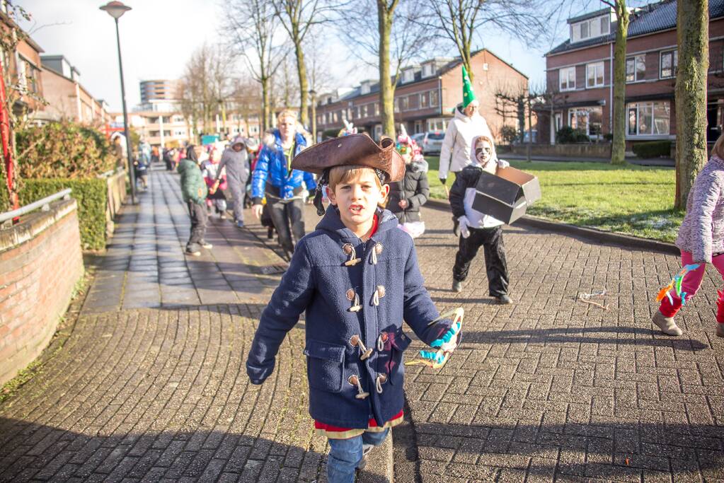 Creatieve en kleurrijke kinderoptocht