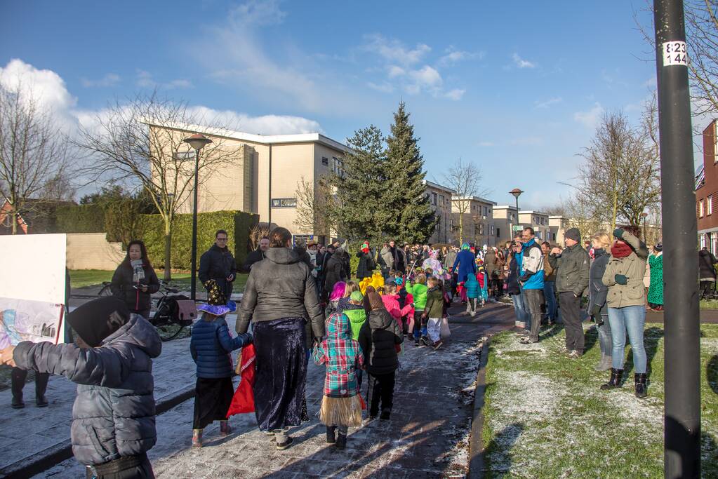 Creatieve en kleurrijke kinderoptocht