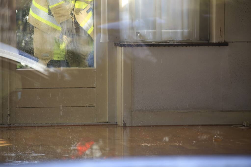 Woonkamer leegstaande woning blank