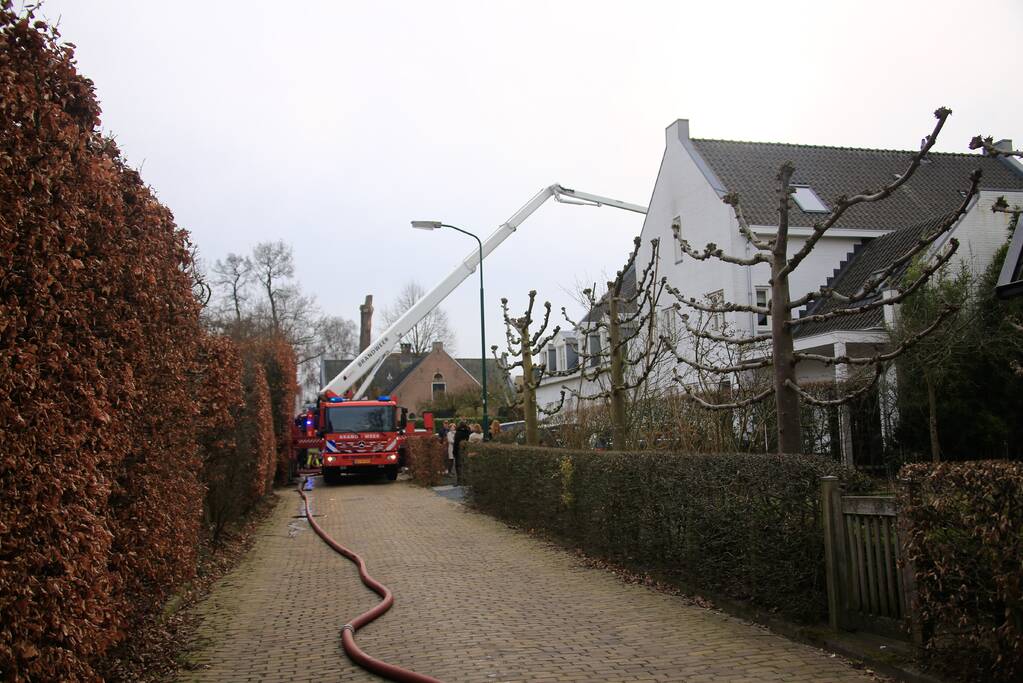 Brandweer druk met schoorsteenbrand