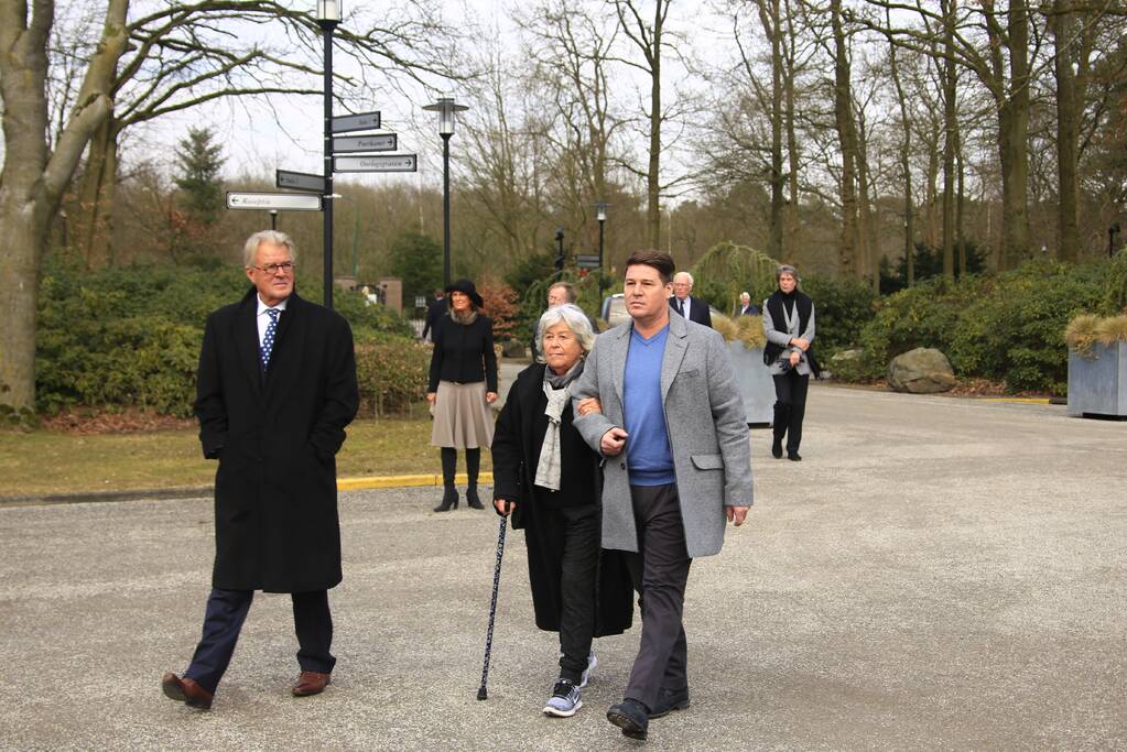 Mies Bouwman in besloten kring gecremeerd