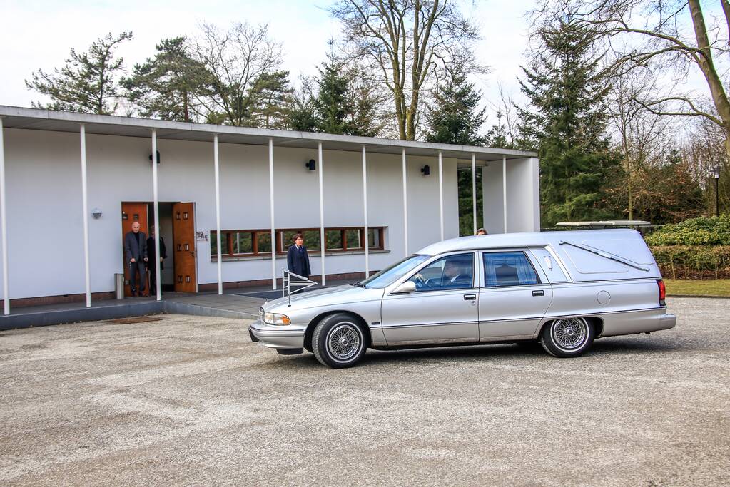 Mies Bouwman in besloten kring gecremeerd