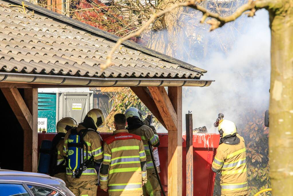 Veel rook bij containerbrand
