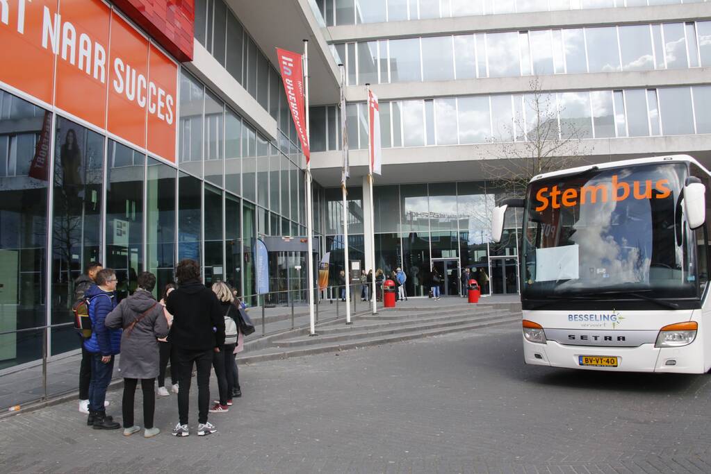 Q-Music DJ motiveert HU-studenten te stemmen