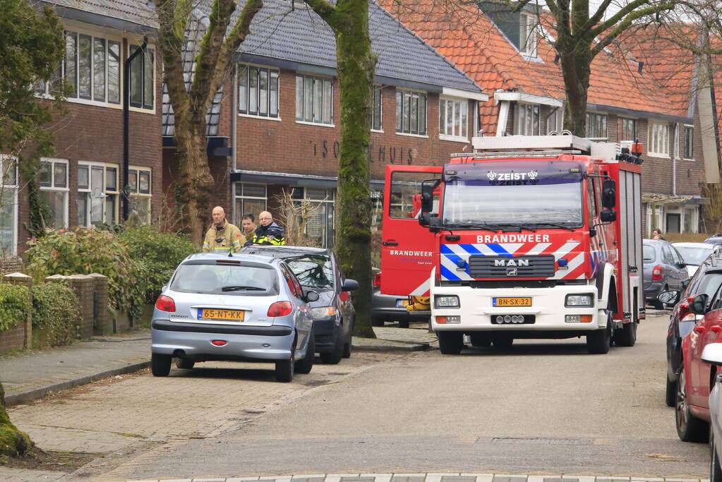 Brandweer ventileert woning na verbrande maaltijd in oven