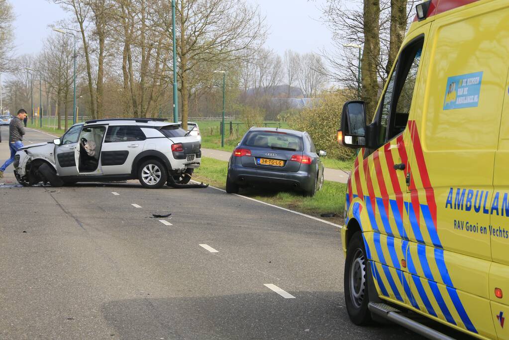 Keerende tractor zorgt voor flink ongeval