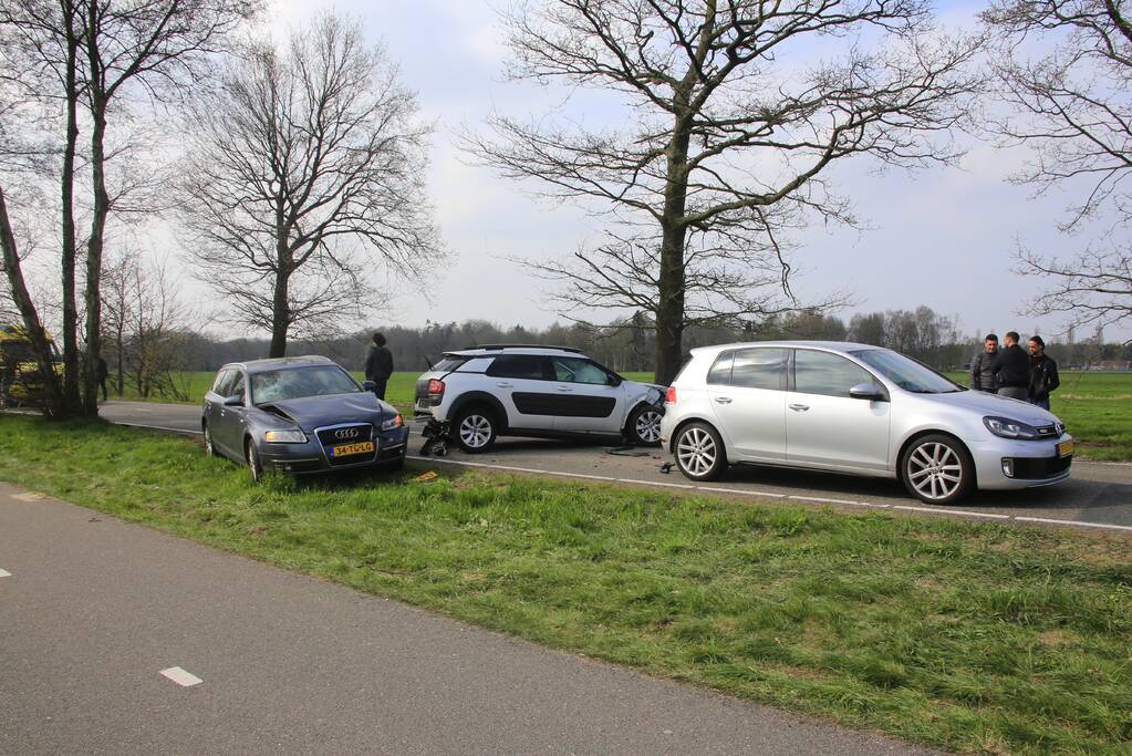 Keerende tractor zorgt voor flink ongeval