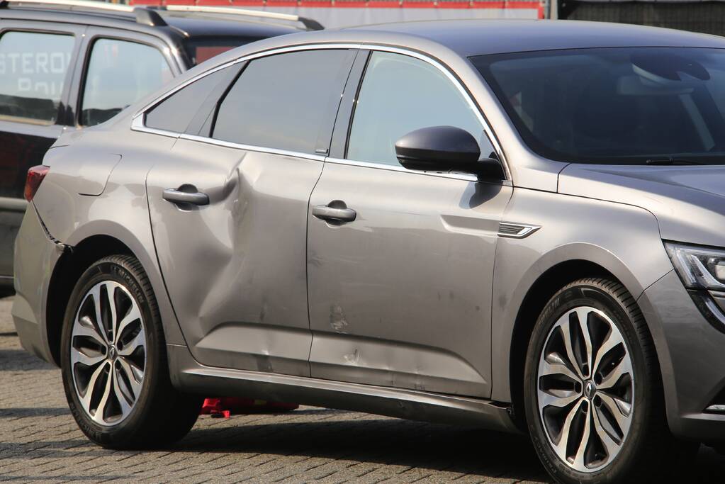 Scooterrijder gewond na botsing met auto