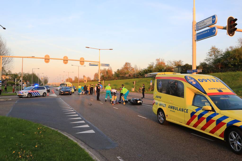Overstekende fietsster aangereden door motor
