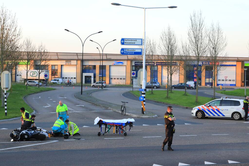 Overstekende fietsster aangereden door motor