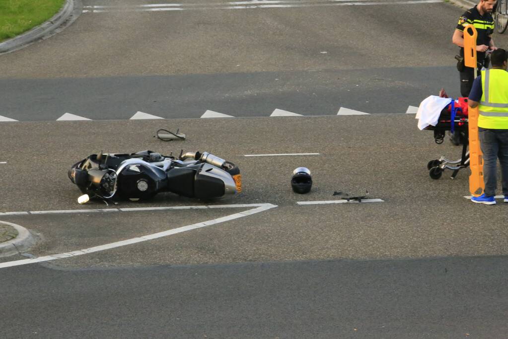 Overstekende fietsster aangereden door motor