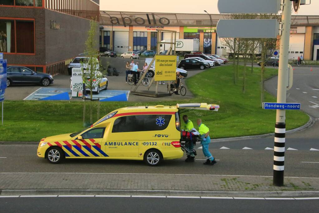 Overstekende fietsster aangereden door motor