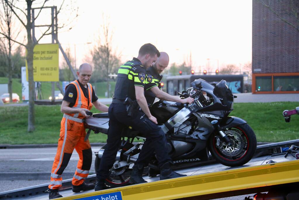 Overstekende fietsster aangereden door motor